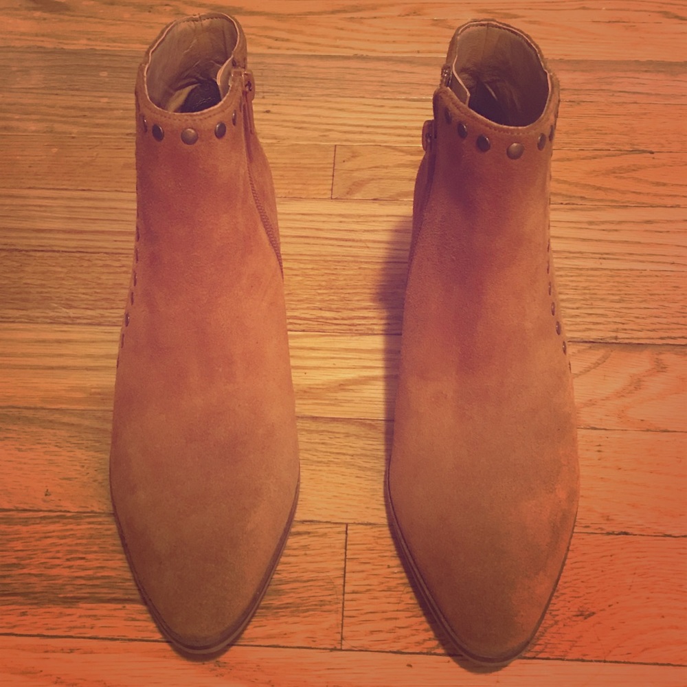 Chic Camel Ankle Boot / Bootie